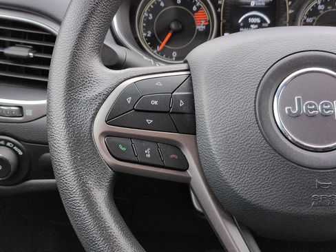 Used 2019 Jeep Cherokee Latitude w/ Popular Appearance Group image 19