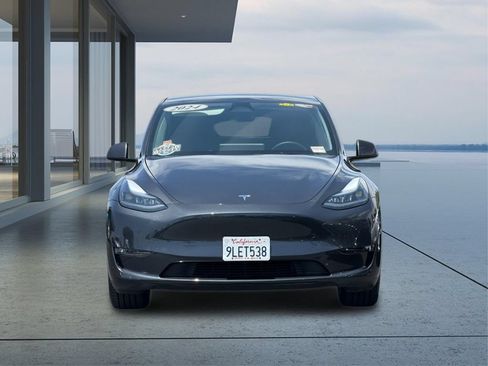 Used 2024 Tesla Model Y Long Range AWD/4WD image 9