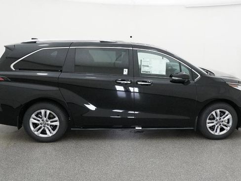 New 2026 Toyota Sienna Limited image 70