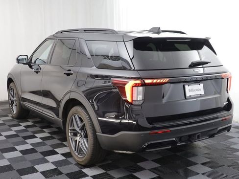 Used 2025 Ford Explorer ST-Line w/ ST-Line Street Pack AWD/4WD image 18
