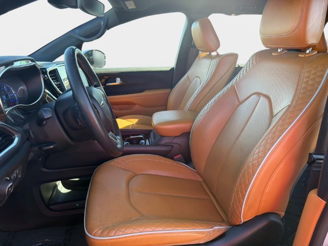 Used 2023 Chrysler Pacifica Pinnacle FWD image 17