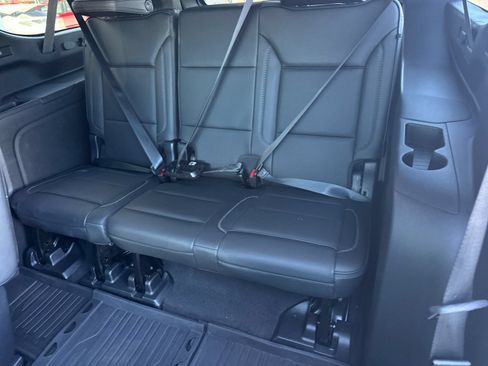 Used 2022 GMC Yukon XL Denali AWD/4WD image 14