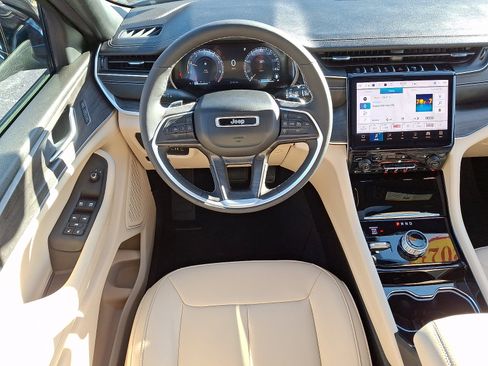 Certified 2023 Jeep Grand Cherokee Limited image 12