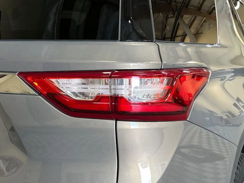 Used 2018 Chevrolet Traverse LT AWD/4WD image 47