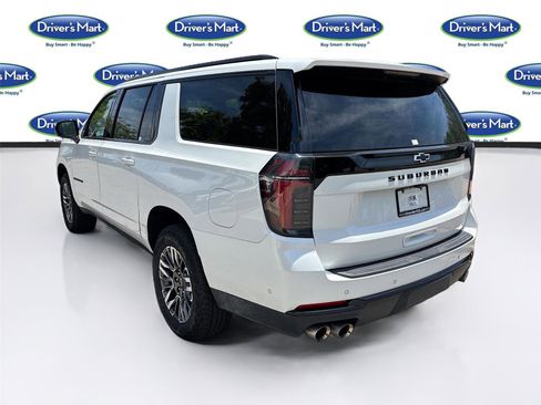 Used 2025 Chevrolet Suburban Z71 AWD/4WD image 5