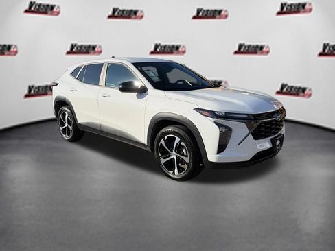 Used 2024 Chevrolet Trax RS FWD image 3