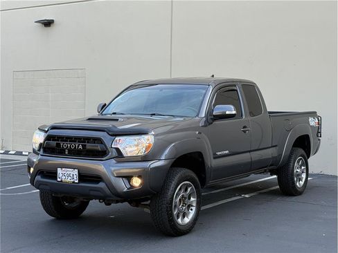 Used 2015 Toyota Tacoma PreRunner w/ TRD Sport Package RWD image 3