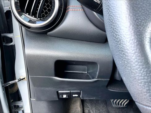 Certified 2023 Nissan Kicks SR FWD image 33