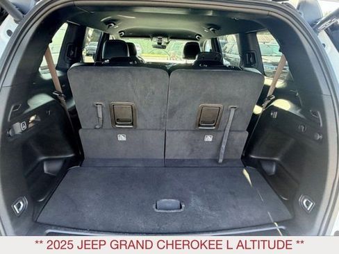 Used 2025 Jeep Grand Cherokee L Laredo AWD/4WD image 14