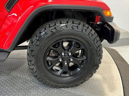 Certified 2021 Jeep Gladiator Overland w/ Cold Weather Group image 10