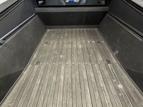 Used 2024 Tesla Cybertruck AWD Crew Cab image 30