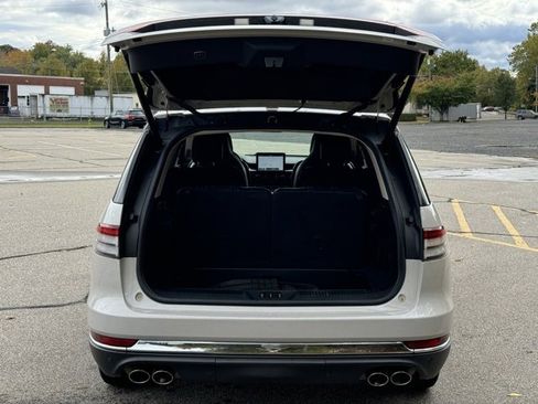 Used 2022 Lincoln Aviator Reserve w/ Equipment Group 201A image 7