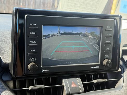 Used 2021 Toyota RAV4 XLE w/ Convenience Package FWD image 14