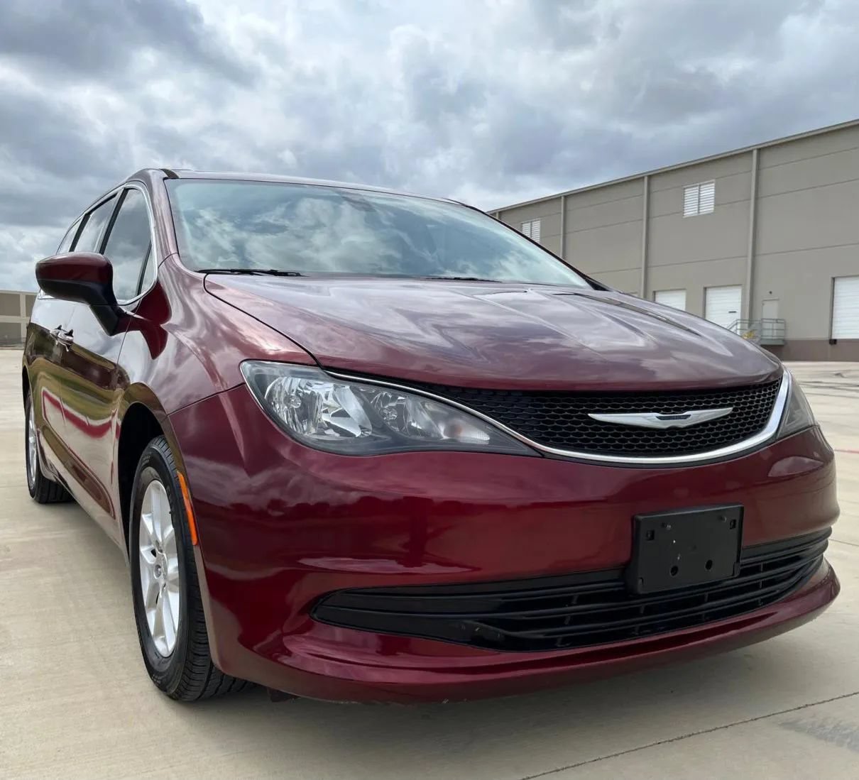 Used 2017 Chrysler Pacifica Touring FWD image 4