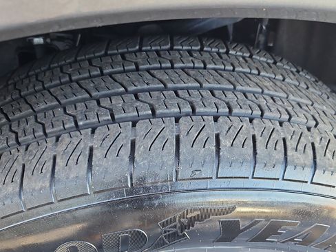 Used 2023 Ford F150 Lightning Lariat image 37