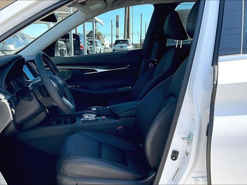 Certified 2025 INFINITI QX50 Pure image 38