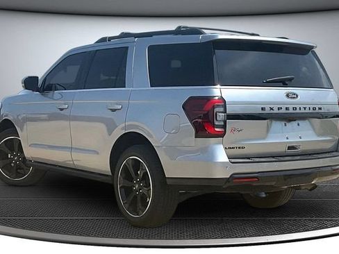 Used 2024 Ford Expedition Limited AWD/4WD image 4