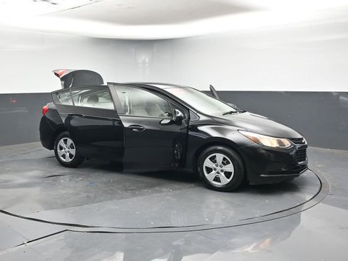 Used 2018 Chevrolet Cruze LS image 41