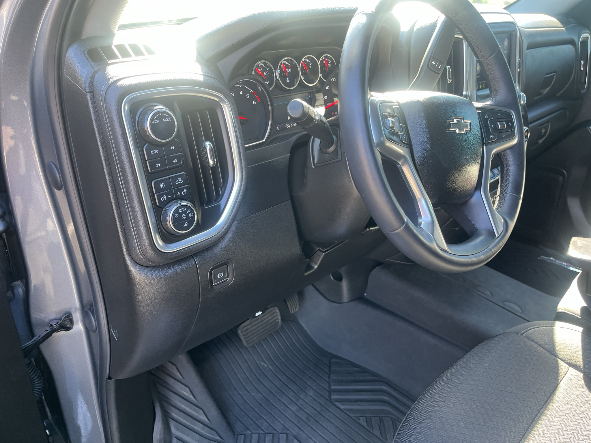 Used 2022 Chevrolet Silverado 1500 RST AWD/4WD image 20
