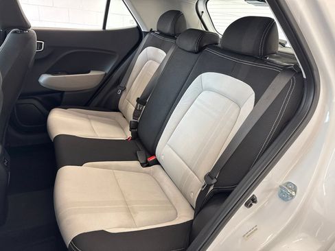 Used 2025 Hyundai Venue SEL FWD image 38