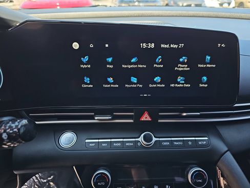 Used 2024 Hyundai Elantra Blue FWD image 21
