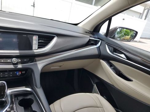 Used 2018 Buick Enclave Essence FWD image 14