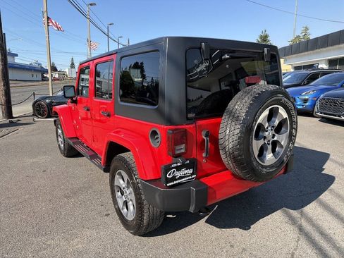 Used 2017 Jeep Wrangler Unlimited Sahara w/ Connectivity Group AWD/4WD image 4