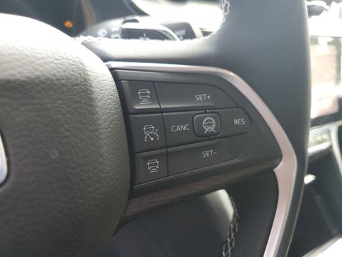 New 2026 Jeep Grand Cherokee Limited AWD/4WD image 16