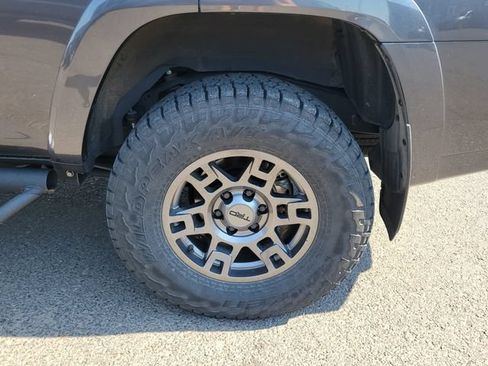 Used 2023 Toyota 4Runner TRD Off-Road Premium AWD/4WD image 14