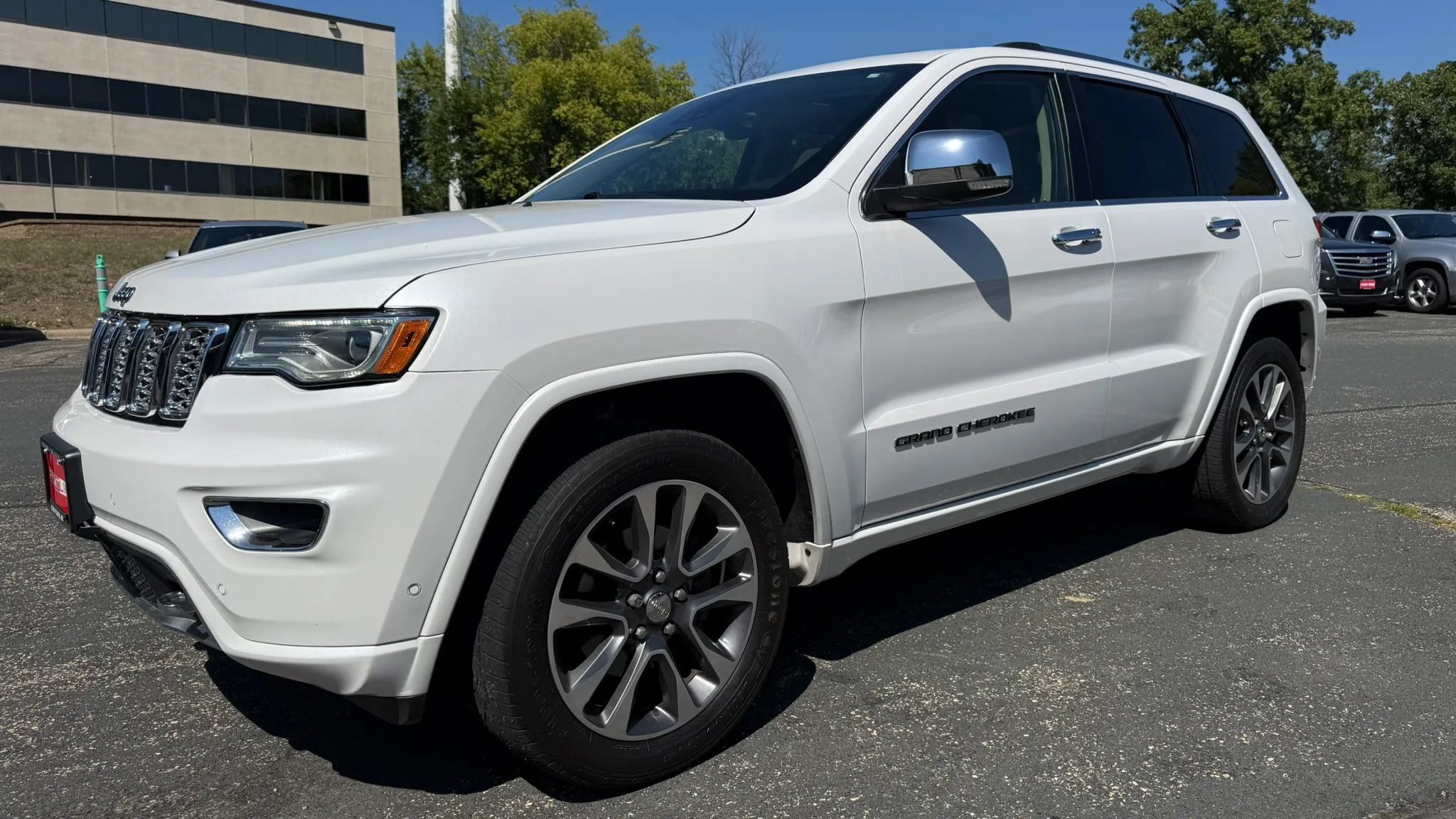 Used 2017 Jeep Grand Cherokee Overland w/ Jeep Active Safety Group AWD/4WD image 5
