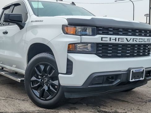 Used 2021 Chevrolet Silverado 1500 Custom image 2
