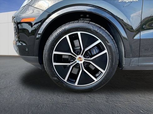 Certified 2024 Porsche Cayenne Coupe AWD/4WD image 11