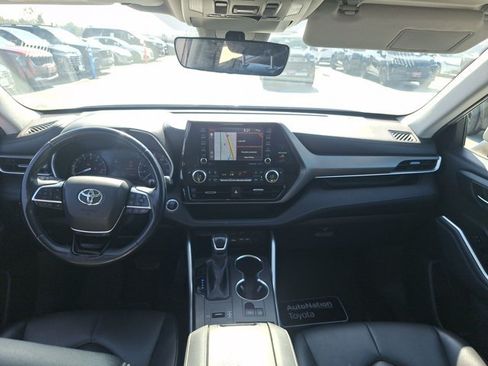 Used 2020 Toyota Highlander XLE FWD image 16