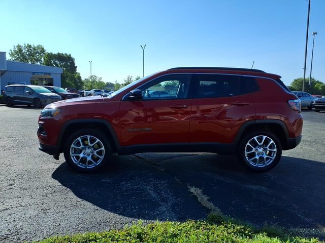 Used 2024 Jeep Compass Latitude AWD/4WD image 4