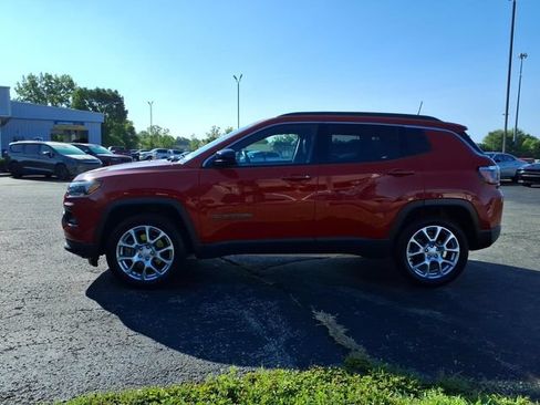 Used 2024 Jeep Compass Latitude AWD/4WD image 4