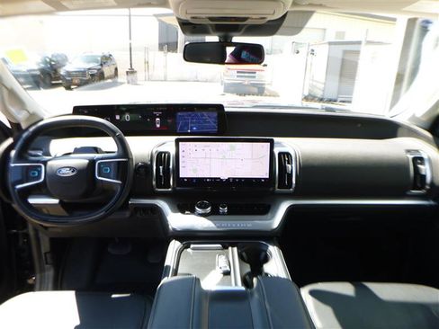 Used 2025 Ford Expedition Platinum AWD/4WD image 11