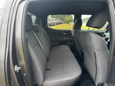 Used 2019 Toyota Tacoma TRD Sport w/ Technology Package AWD/4WD image 19