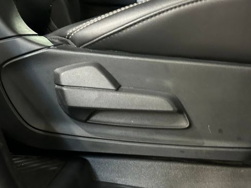 Used 2023 Ford Explorer XLT w/ Equipment Group 202A AWD/4WD image 69