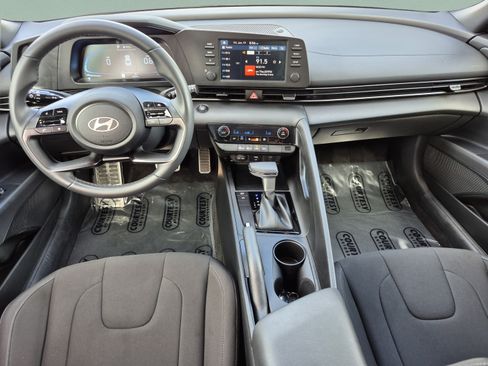 Certified 2025 Hyundai Elantra Sport FWD image 10