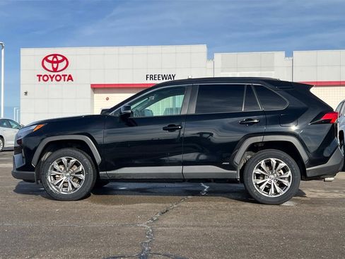 Certified 2022 Toyota RAV4 XLE Premium image 9