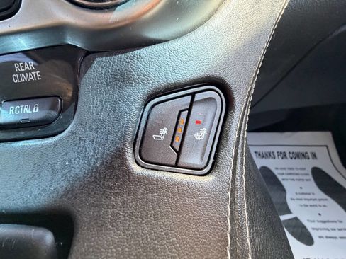 Used 2015 Chevrolet Suburban LT image 11