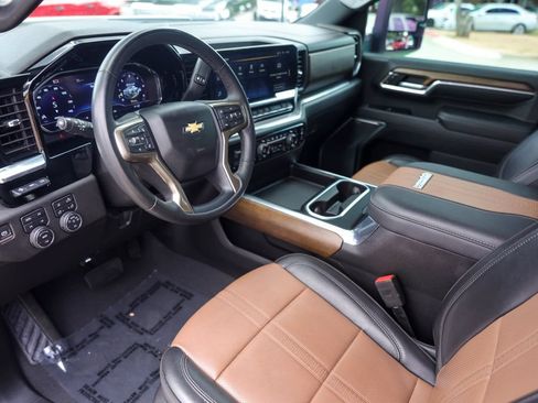 Used 2024 Chevrolet Silverado 2500 High Country w/ Technology Package AWD/4WD image 13