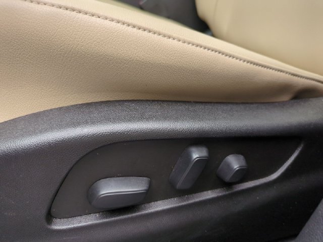 Used 2024 Cadillac XT4 Luxury w/ Cold Weather Package AWD/4WD image 18