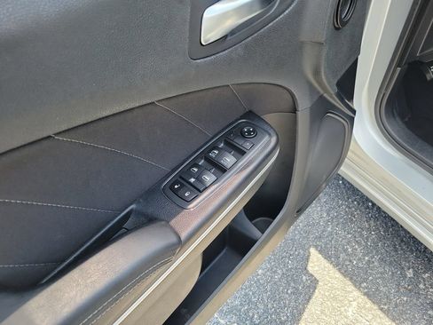 Used 2020 Dodge Charger SXT RWD image 16