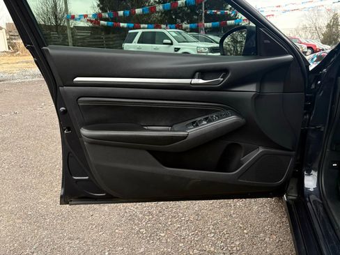 Used 2019 Nissan Altima 2.5 SV image 10