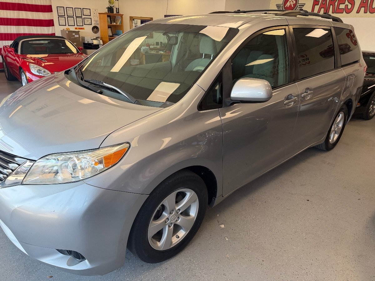 Used 2011 Toyota Sienna LE FWD image 4