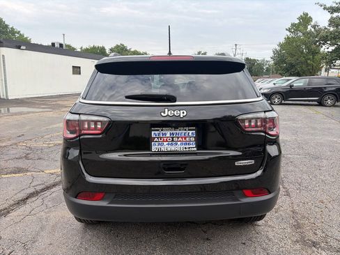 Used 2018 Jeep Compass Latitude w/ Cold Weather Group FWD image 5