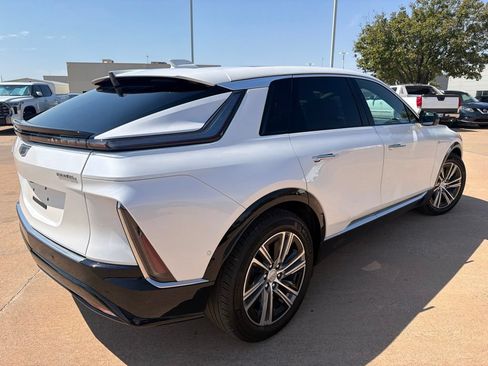 Used 2024 Cadillac Lyriq Luxury AWD/4WD image 4