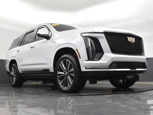 Used 2026 Cadillac Escalade Sport w/ Touring Package AWD/4WD image 24