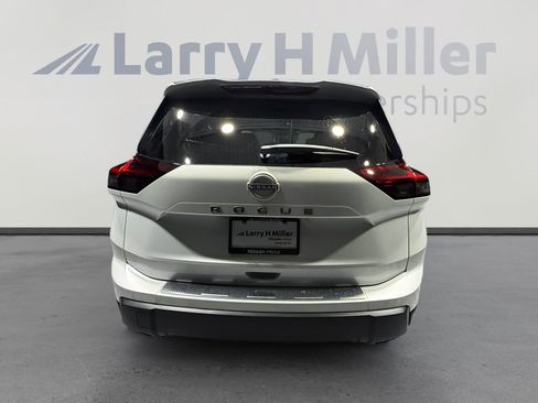 New 2026 Nissan Rogue SV FWD image 4
